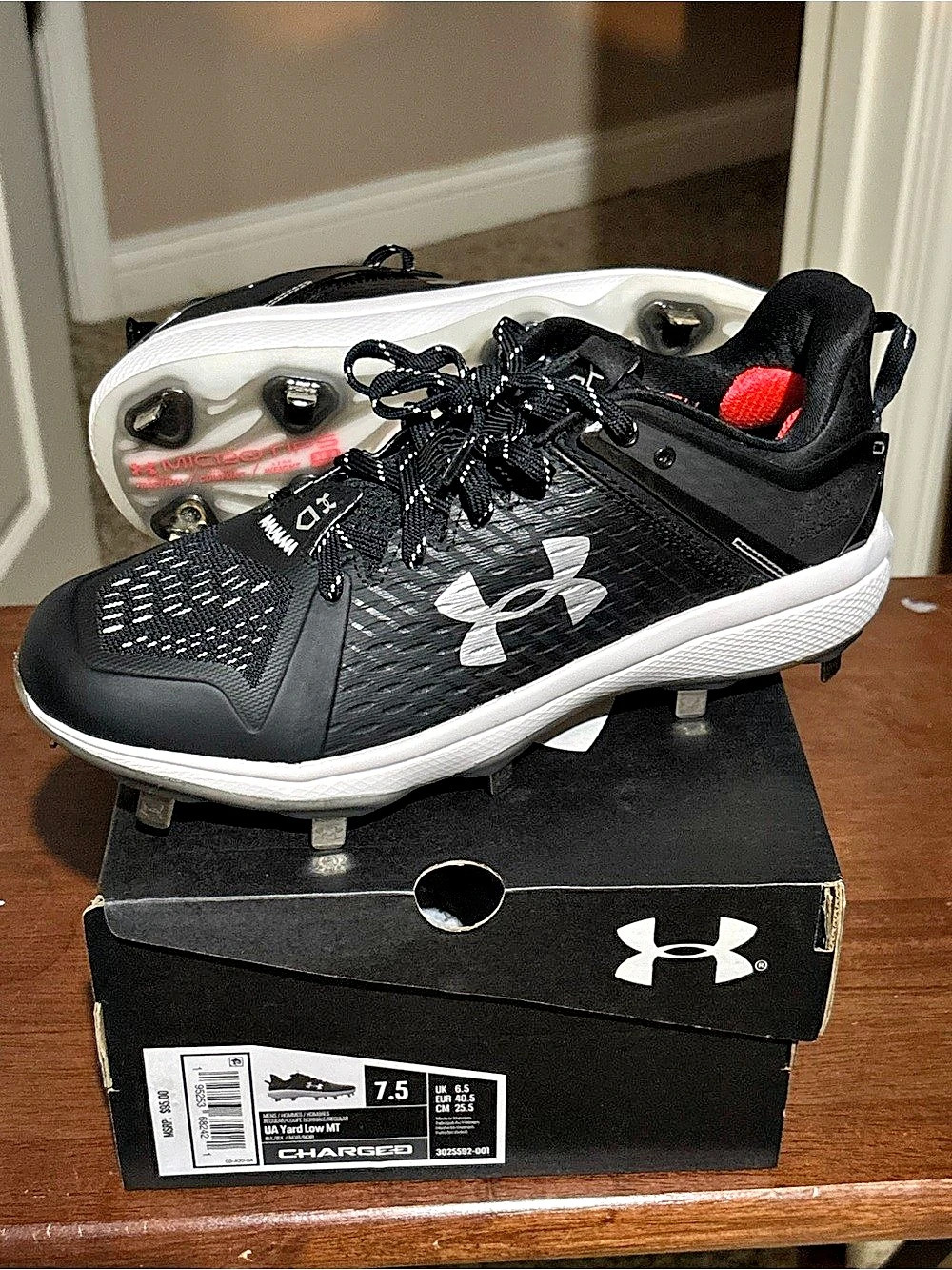 Under Armour Men's Athletic Shoes Black White US 7.5 Never worn